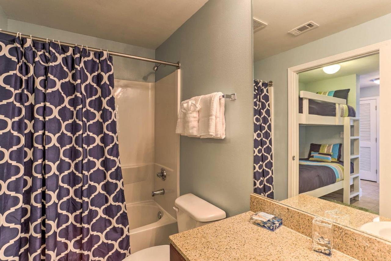 Pcb With Balcony Walk To Beach! Apartment
