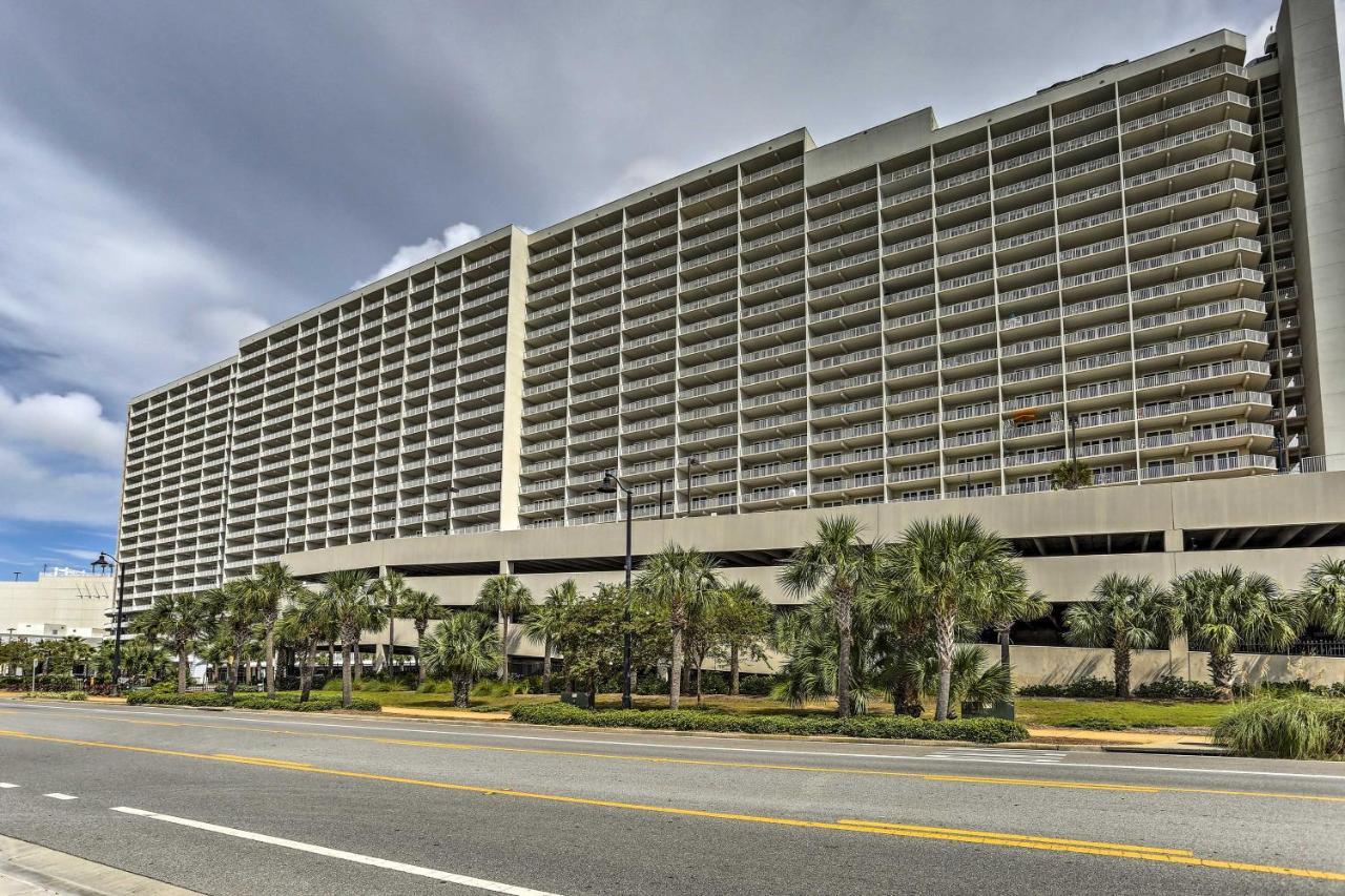 Pcb With Balcony Walk To Beach! Apartment