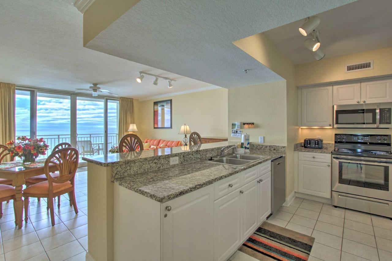 Beachfront With Emerald Amenities Apartment *