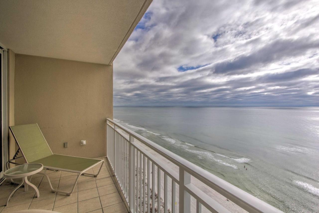 Beachfront With Emerald Amenities Apartment