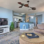 Waterfront Pcb Condo With Balcony And Beach Gear!