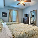 Waterfront Pcb Condo With Balcony And Beach Gear!