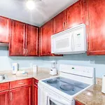 10Th Floor! Beautiful 3 Bd, Great Amenities, And Great Location