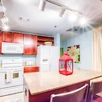 10Th Floor! Beautiful 3 Bd, Great Amenities, And Great Location