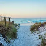 Laketown Wharf 1830, 2 Bedroom, Lake View, Wi-Fi, 5 Pools, Sleeps 6