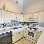 Convenient Condo With Hot Tub - Walk To Beach!