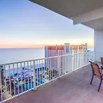 Large 3 Bd Penthouse 2120 In Laketown, Great Views And Amenities!