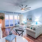 Large 3 Bd Penthouse 2120 In Laketown, Great Views And Amenities!