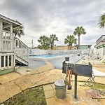 Beachfront Pcb Studio Pool, Patio And Deck Access!