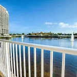 Laketown Wharf 905 By Zia Vr