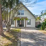 Shiplap Shack-Sznl Hot Tub, Fire Pit, 8 Min Walk To Beach, Free Daily Activities, And More!