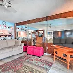 Condo With Views And Balcony On Panama City Beach!