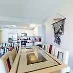 Laketown Wharf 933