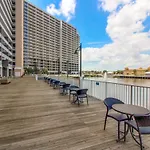 Laketown Wharf 933
