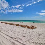 Beautiful Beach Condo - Luxury Living At Its Best