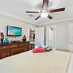 Seaspray Hideaway Sleeps 8 Pools Beach Access