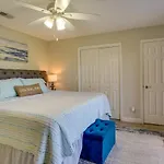Charming Pcb Condo With Balcony Walk To Beach!