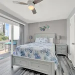 Dog Friendly 2 Bedroom Townhome With Hot Tub And Walking Distance To Beach
