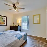 Pcb Condo With Pool Access 1 Mi To Beach!