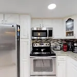 Gulf Highlands: 104 Robin Ln.