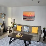 Spring Special! Renovated Resort Condo - On The Beach!