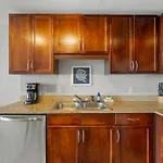 Ocean View 10Th Floor Condo At The Laketown Wharf 1004