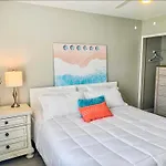Tropical Gem/5 Min Beach Walk