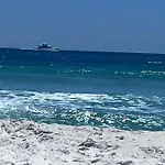 Sand Dollar Holler-Pool-Close To Beach And Shops!