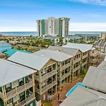 Crescent Moon Palace - A Luxury Home With Pool, Parking, Just Steps To The Beach