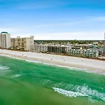 Crescent Moon Palace - A Luxury Home With Pool, Parking, Just Steps To The Beach