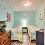 Gulf Coast Getaway With Balcony And Resort Amenities!