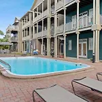 Modern Beach Haues 4 Min Walk To Beach W/ Pool Bbq