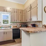 Beachlife Unit Abc Getaway Sleeps 34