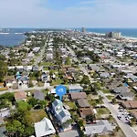 Beachlife Unit Ab Getaway Sleeps 22