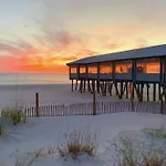 Newly Renovated Beachfront Condo! Free Beach Chair Service! By Dolce Vita Getaways Pcb