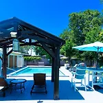 Happy Ours Pool Home Escape