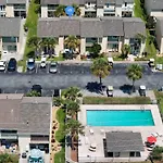 Beach Access Close To Walmart, Bowling,Skating And Game Room