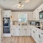 Nearby Beach L Friends & Family L Pet-Friendly