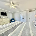 Pelican Walk 501