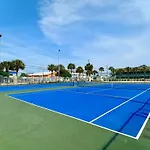 Pelican Walk 908