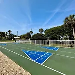 Pelican Walk 801