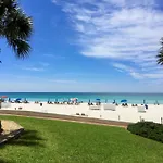 Pelican Walk 912