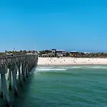 Across From The Beach! Near Pier Park & Dining! Sleeps 6! 2 Bedroom / 2 Ba!