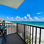 Pelican Walk 804