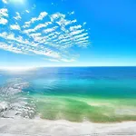Stunning Beachfront Condo, Walk To Pier Park,Pools