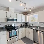 Laguna Breeze-Pet Friendly, Short Walk To Beach