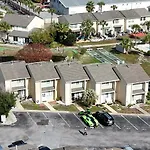 Pets Stay Free! Fenced! Parking For 2! 11 Pools!