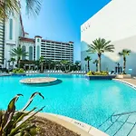 Laketown Wharf 2017