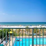 Ambassador C204 By Avantstay Beachfront Access