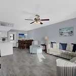 Sea Horsing Around 2 Bedroom 1.5 Bath Sleeps 8